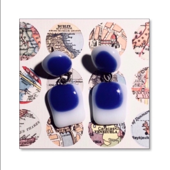 Vintage Mod Acrylic Drop Earrings in Blue White - Picture 4 of 5